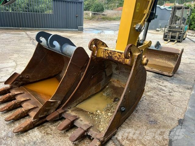 CAT 323 Rupsgraafmachines