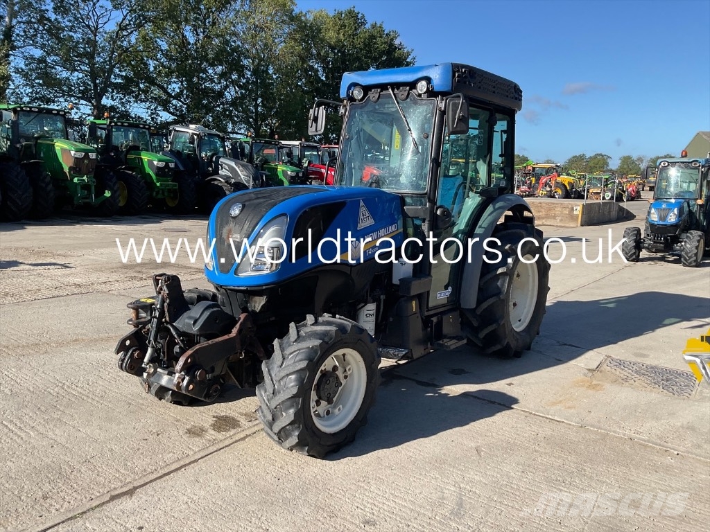 New Holland T 4.100 Tractors