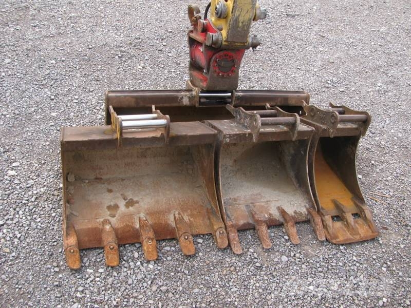 CAT 302.7 D CR POWERTILLT 4 žlice Mini bagri <7t
