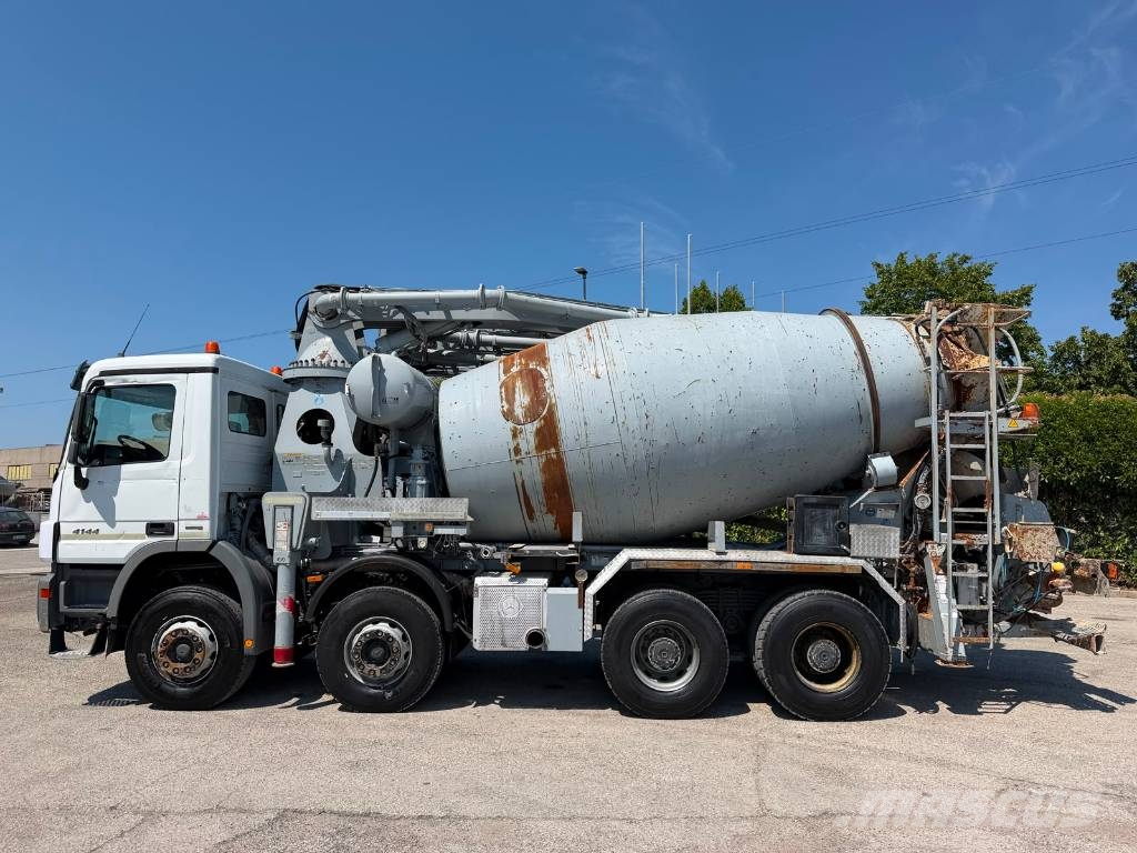Mercedes-Benz Actros 4144 B Concrete distribution booms