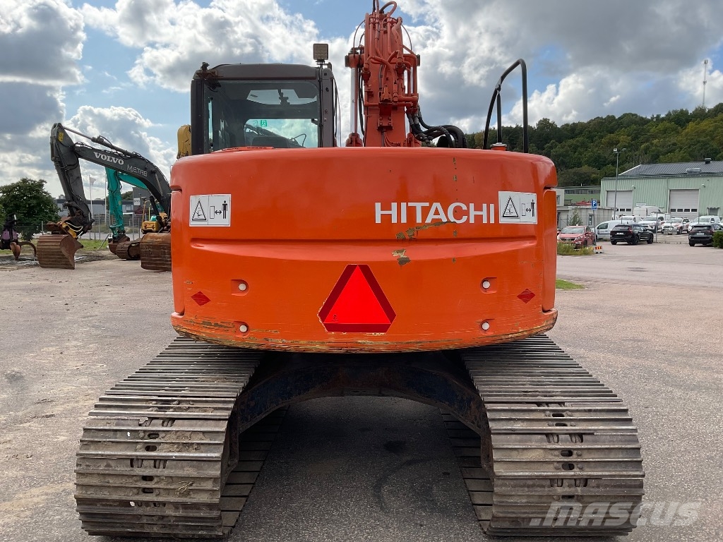 Hitachi ZX 135 US حفارات زحافة