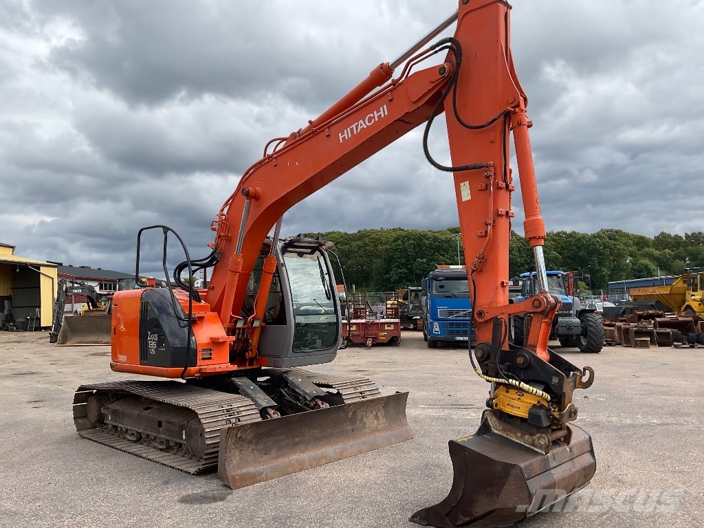 Hitachi ZX 135 US حفارات زحافة