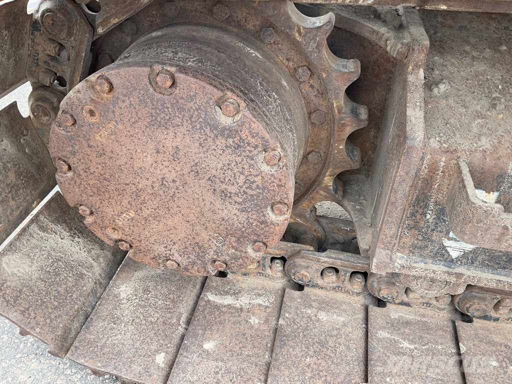 Hitachi ZX 135 US حفارات زحافة