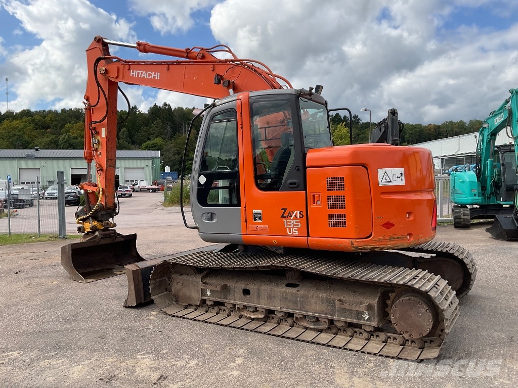 Hitachi ZX 135 US حفارات زحافة