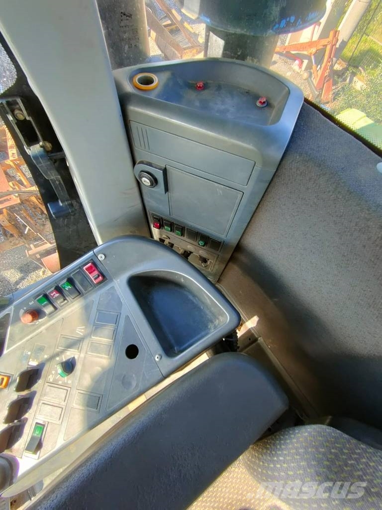 CLAAS Xerion 3300 Trac VC 트랙터