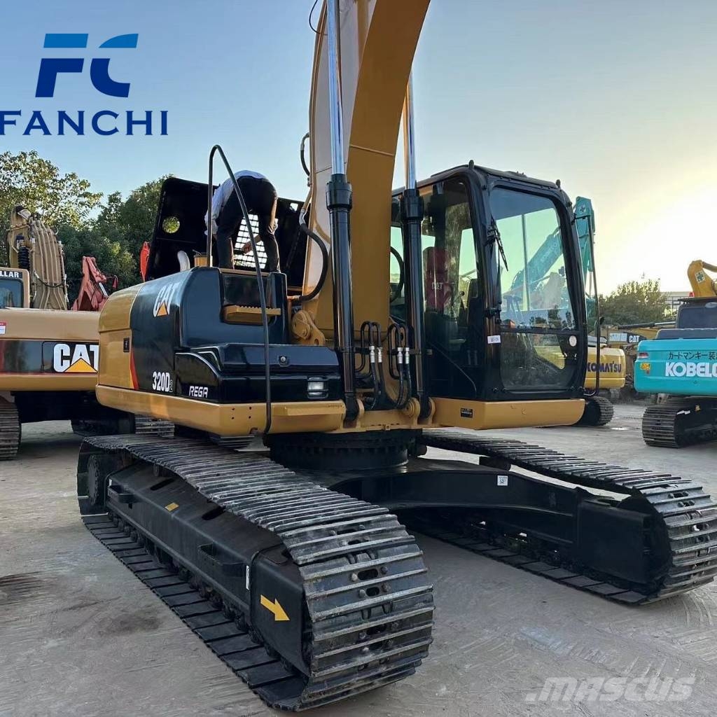 CAT 320D2 Escavadeiras de esteiras