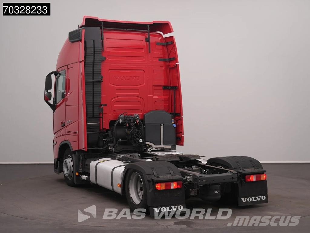 Volvo FH 460 4X2 Mega XL 2x Tanks ACC Navi Tractor Units