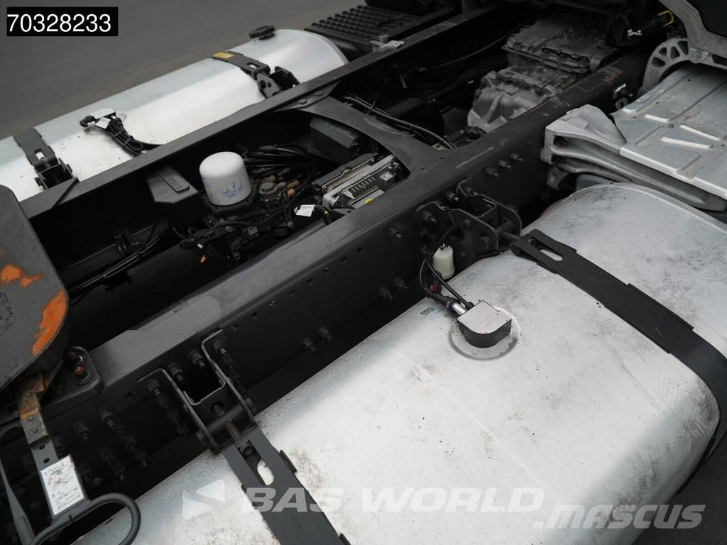 Volvo FH 460 4X2 Mega XL 2x Tanks ACC Navi Tractor Units