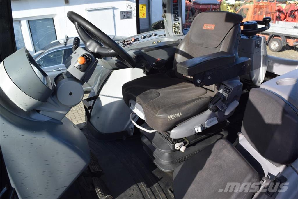 Valtra S353 트랙터