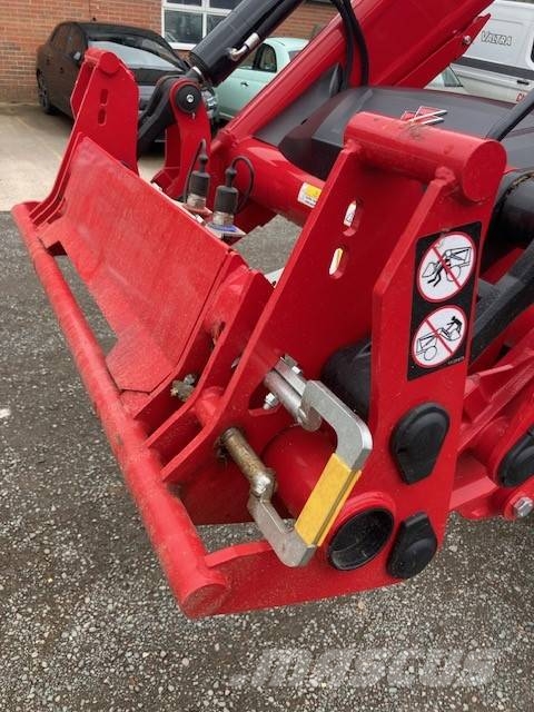 Massey Ferguson 4710M CAB الجرارات