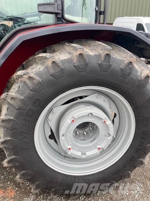 Massey Ferguson 4710M CAB الجرارات