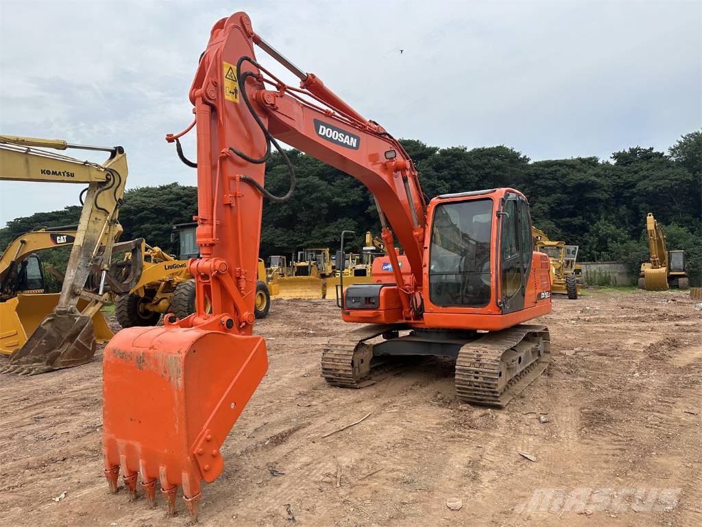 Doosan DX 120 Kāpurķēžu ekskavatori
