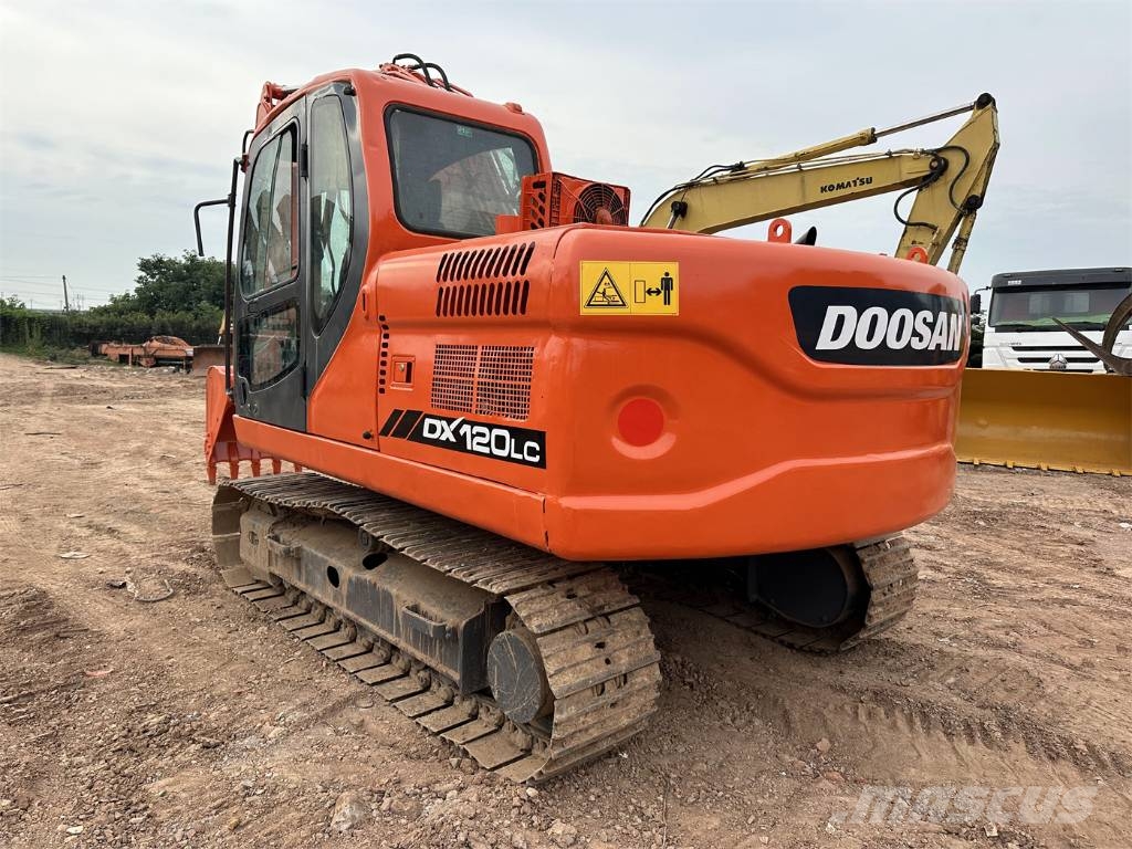Doosan DX 120 Kāpurķēžu ekskavatori