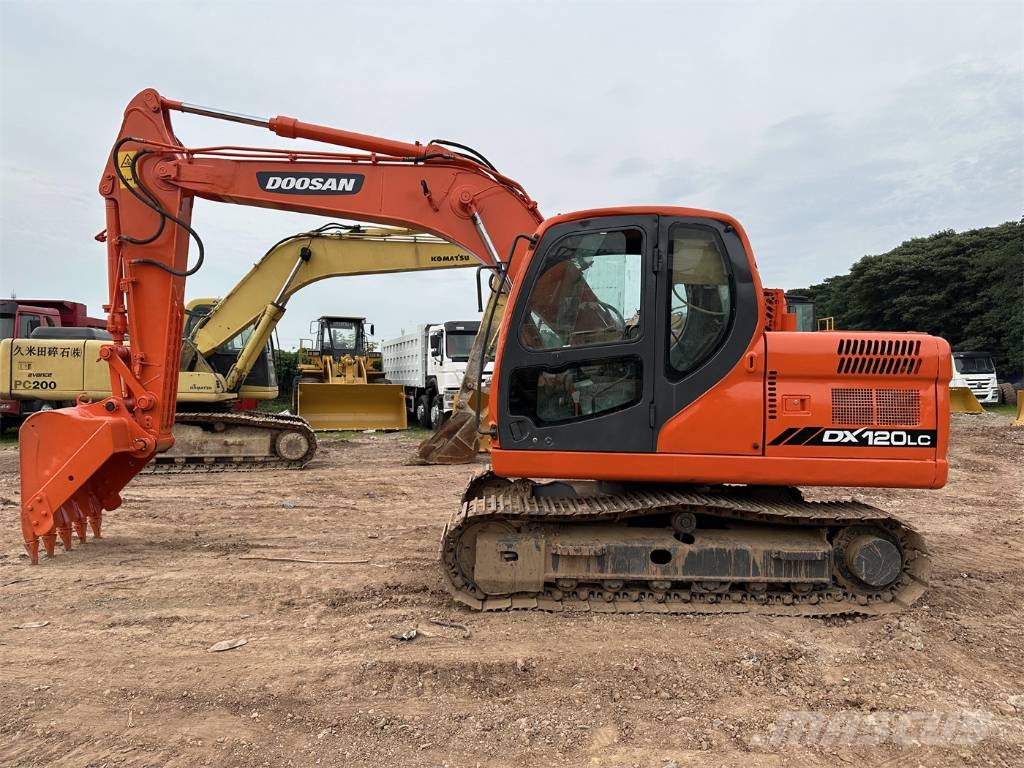 Doosan DX 120 Kāpurķēžu ekskavatori