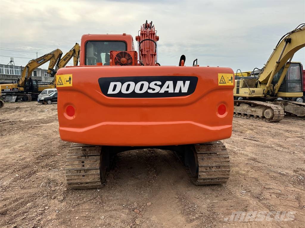 Doosan DX 120 Kāpurķēžu ekskavatori