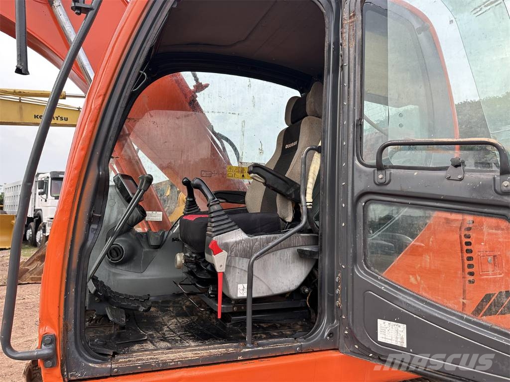 Doosan DX 120 Kāpurķēžu ekskavatori