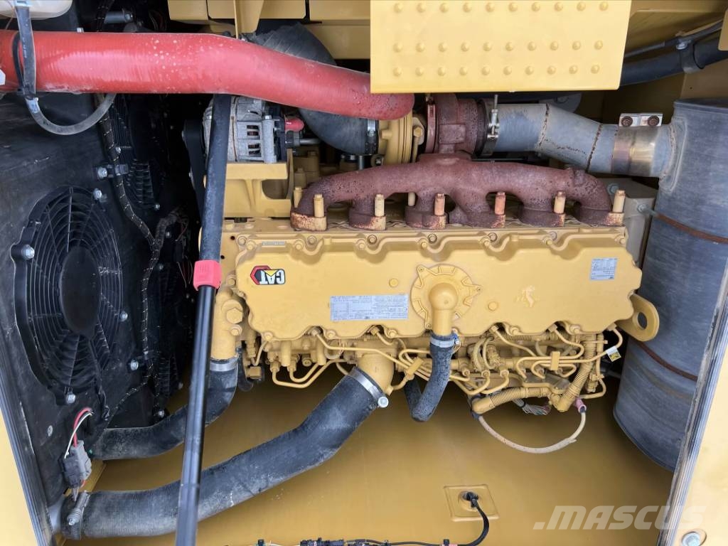 CAT 323GC    3000 units excavators in stock 履带挖掘机
