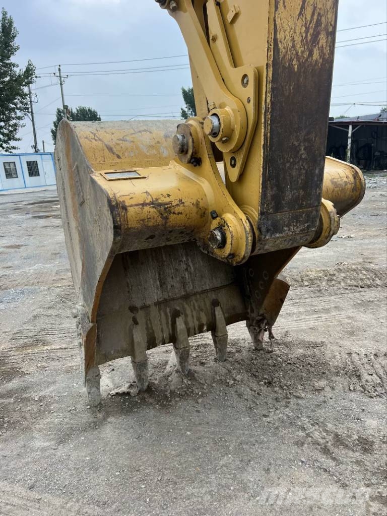 CAT 323GC    3000 units excavators in stock 履带挖掘机