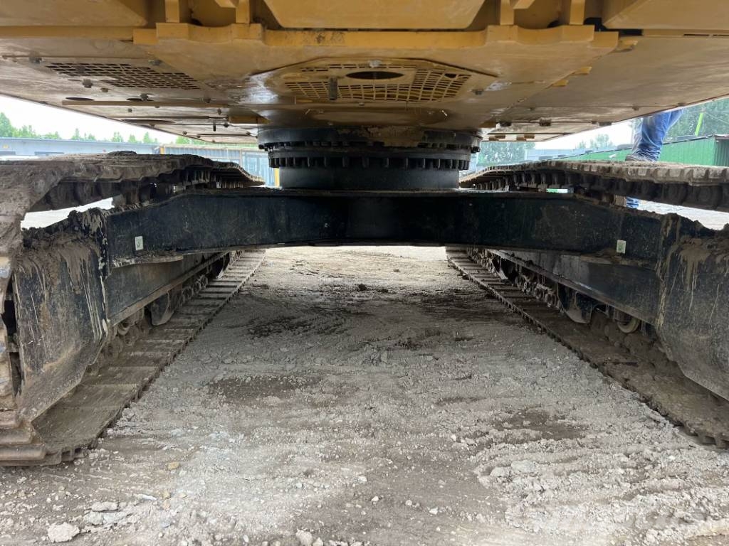 CAT 323GC    3000 units excavators in stock 履带挖掘机