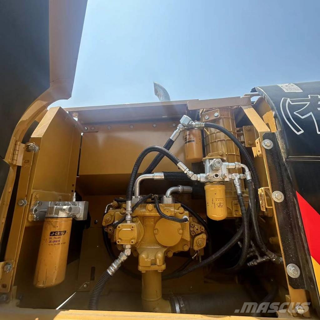 CAT CAT323DL Közepes (midi) kotrók 7 t - 12 t