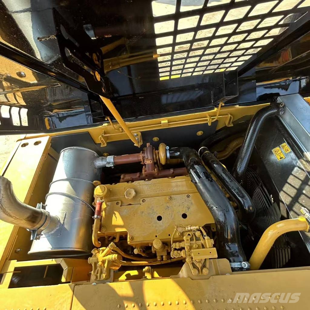 CAT CAT323DL Közepes (midi) kotrók 7 t - 12 t