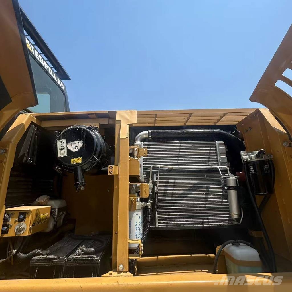 CAT CAT323DL Közepes (midi) kotrók 7 t - 12 t