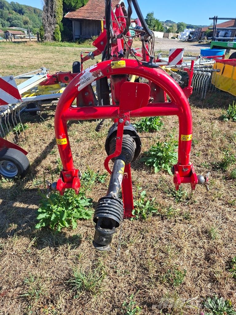 Pöttinger Top 652 Windrowers