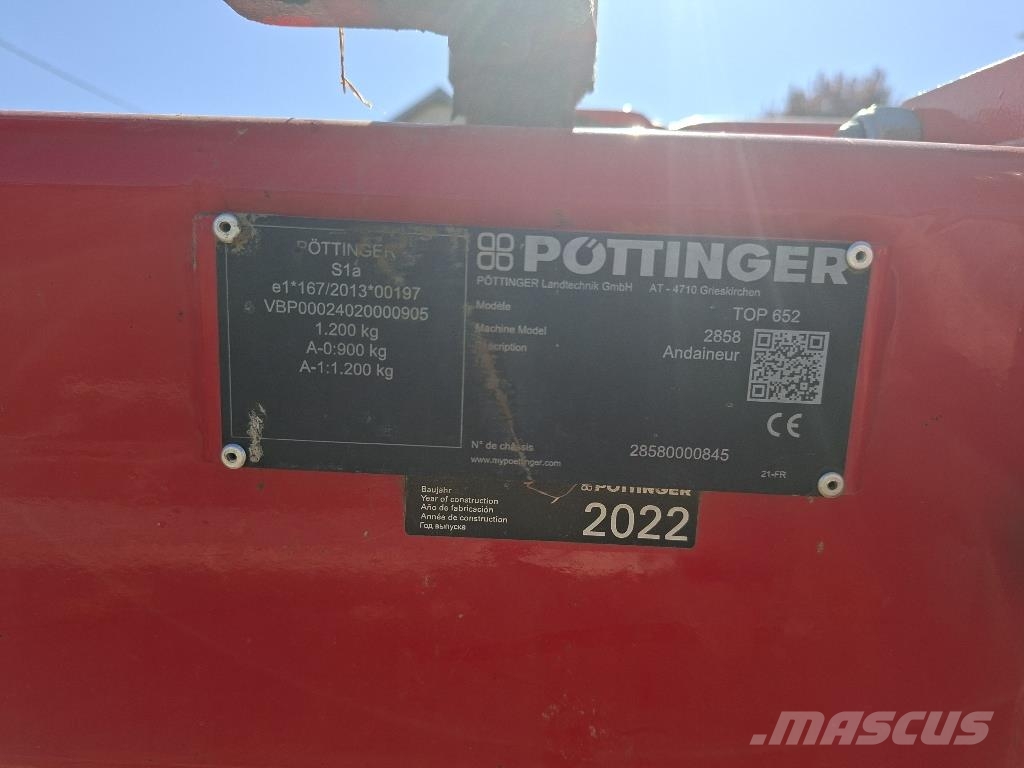 Pöttinger Top 652 Windrowers
