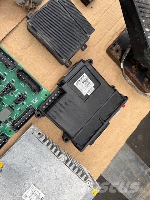 Liebherr L 566/576 COMPLET PARTS CAB Elektronika