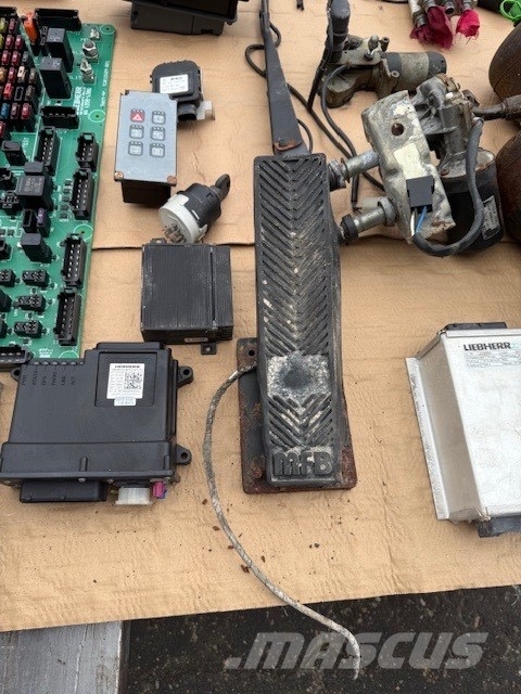 Liebherr L 566/576 COMPLET PARTS CAB Elektronika