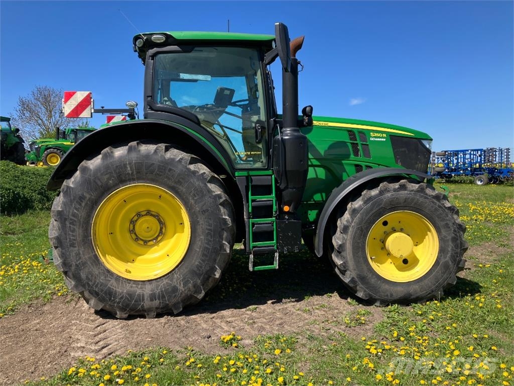 John Deere 6250R Traktori