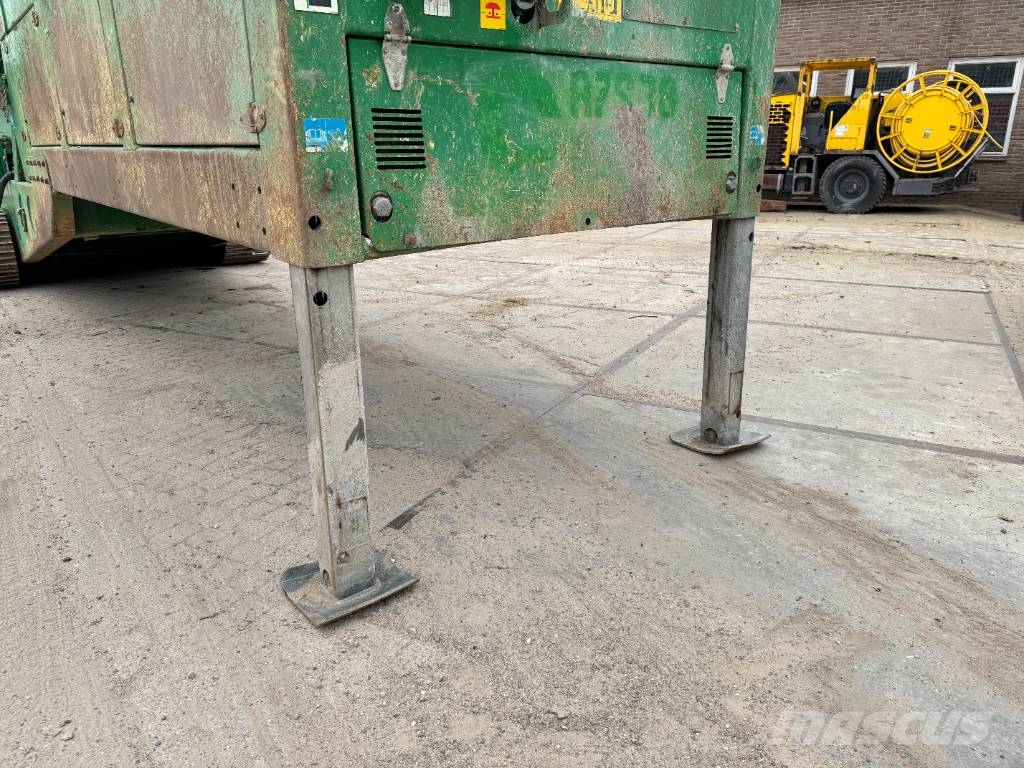McCloskey S130 2D - TOP Condition / 3 conveyors Zeefinstallatie