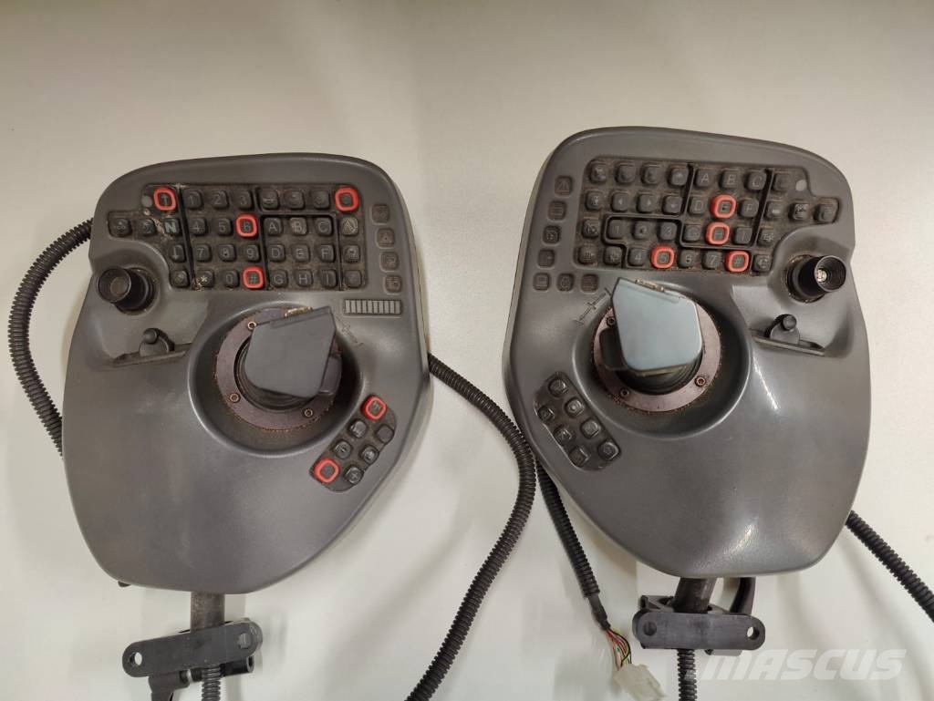 Komatsu Joysticks Eletrônica