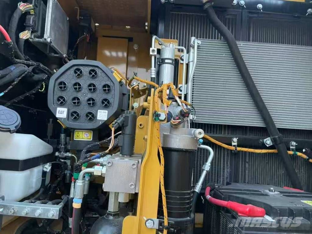 CAT M 315 حفارات بعجل
