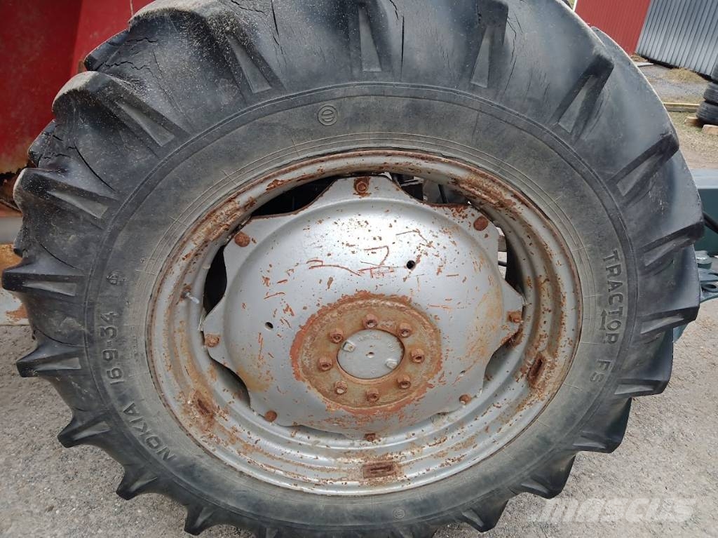 Massey Ferguson 590 4X4 Traktori