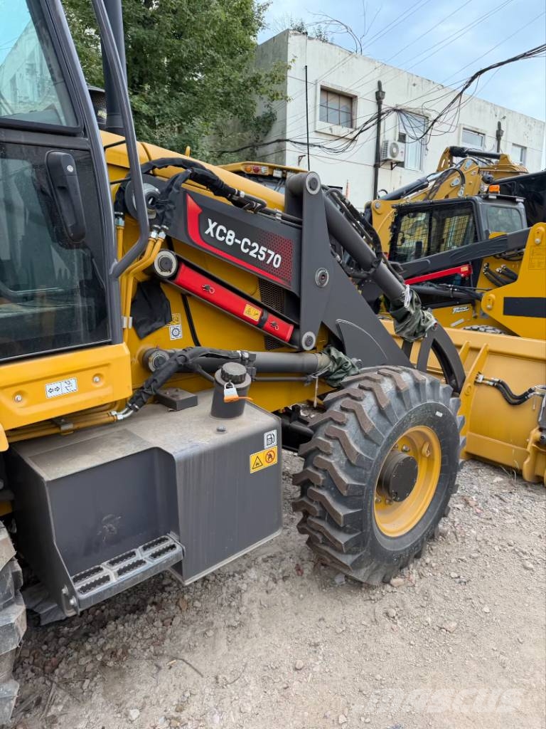 XCMG XC8-C2570  2026 brand New machine لوادر ذات جرافات عكسية