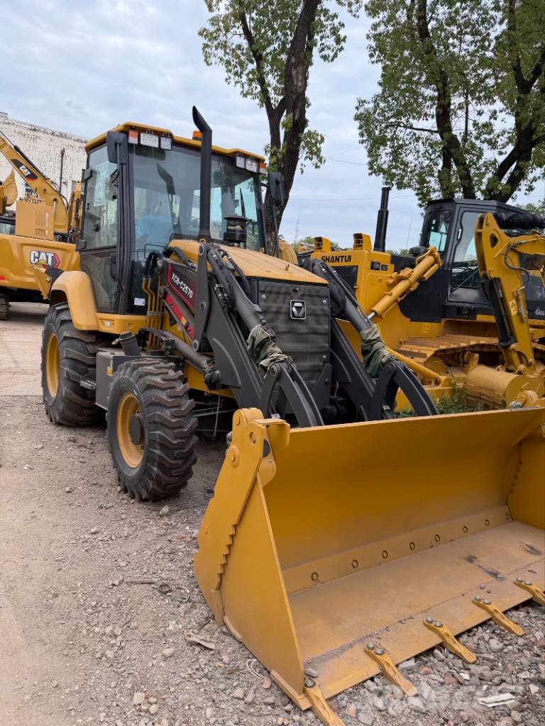 XCMG XC8-C2570  2026 brand New machine لوادر ذات جرافات عكسية