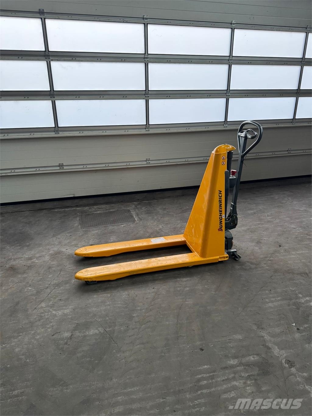 Jungheinrich AMX10e Hand pallet truck