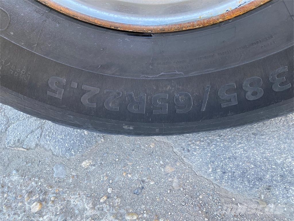 Volvo Iný model VIN 018 شاحنات الرافعات