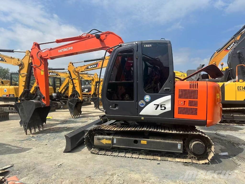 Hitachi ZX 75 中型挖掘机