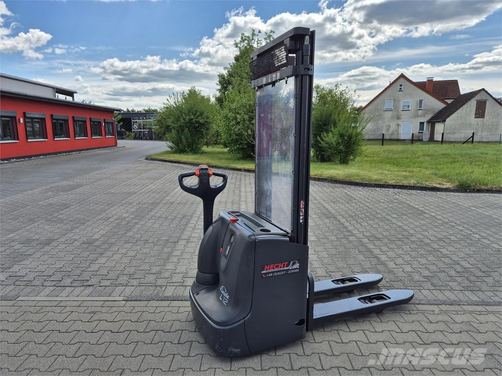 Linde L12i Ajettavat pinoamisvaunut