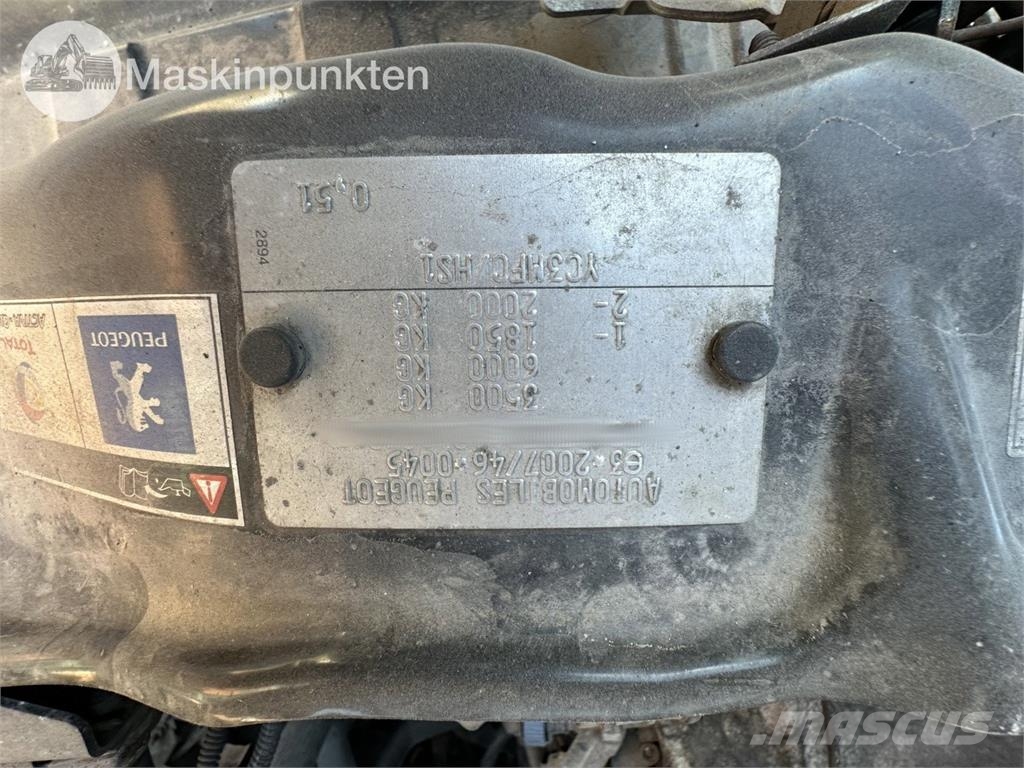 Peugeot Boxer 2.0 BlueHDi 160 商务面包车