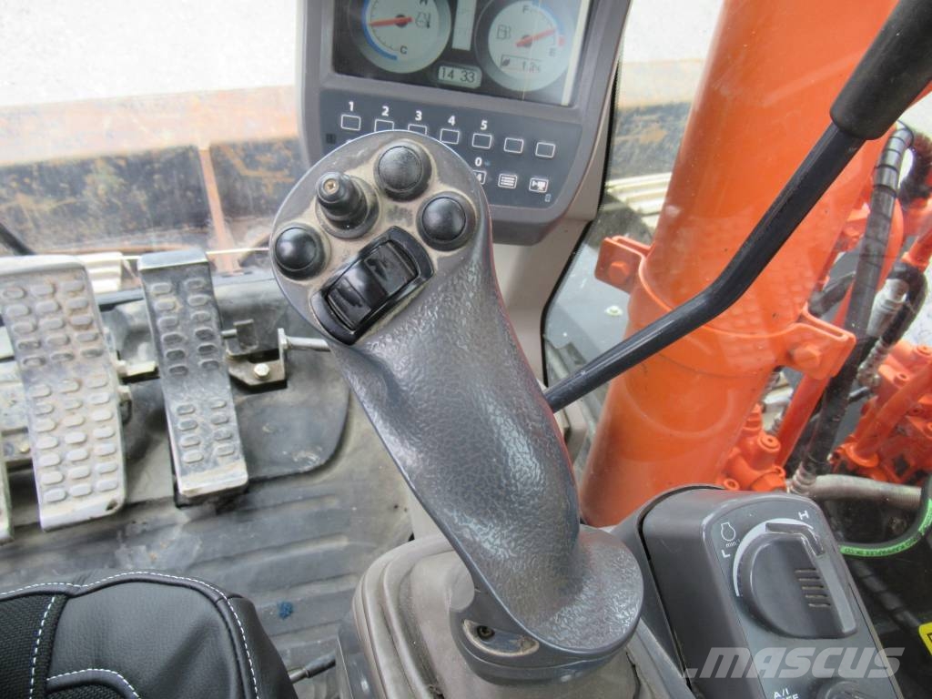 Hitachi ZX 135 US-3 Koparki gąsienicowe