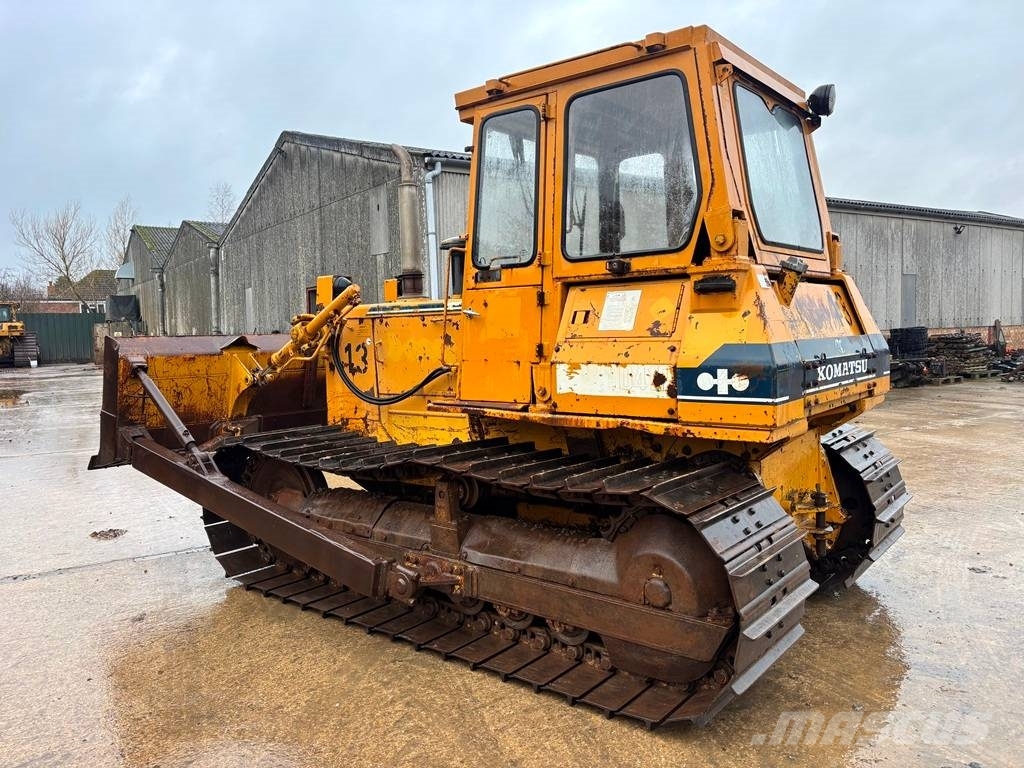 Komatsu D 41 P-3 Гусеничные бульдозеры