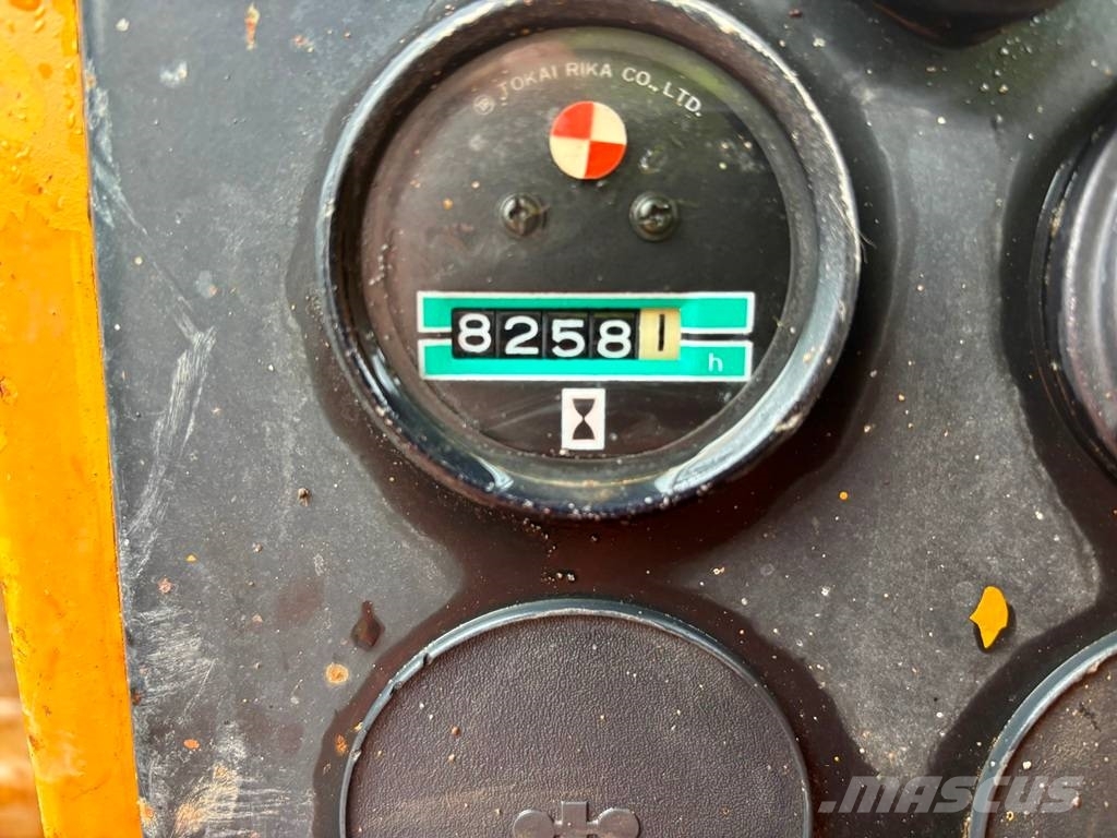 Komatsu D 41 P-3 Гусеничные бульдозеры