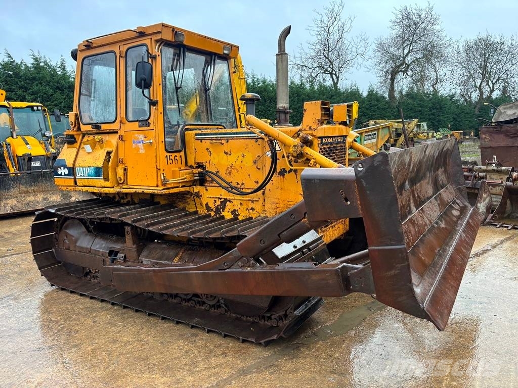 Komatsu D 41 P-3 Гусеничные бульдозеры