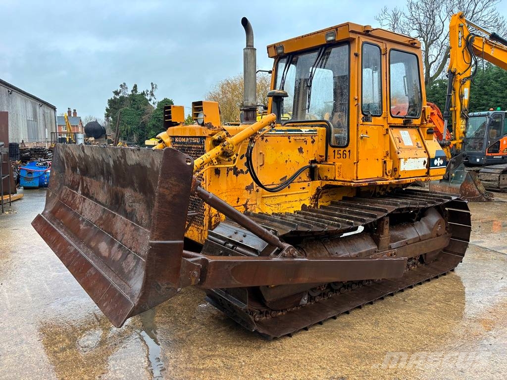 Komatsu D 41 P-3 Гусеничные бульдозеры