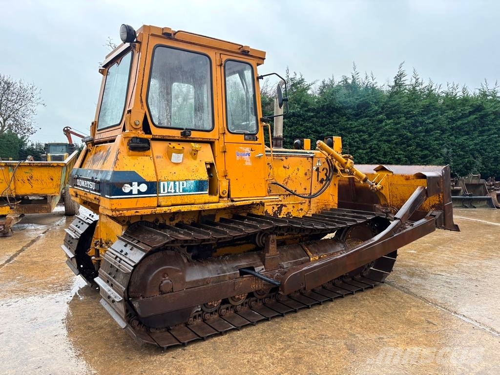 Komatsu D 41 P-3 Гусеничные бульдозеры