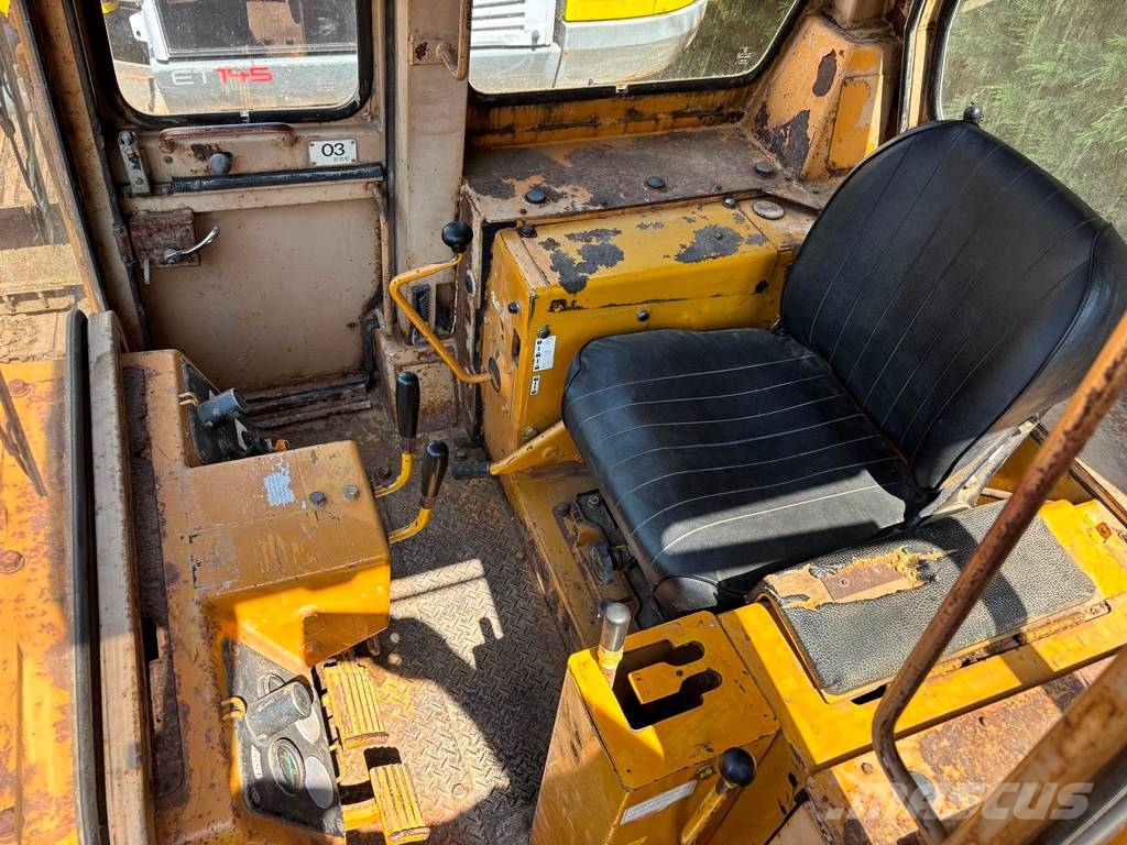 Komatsu D 41 P-3 Spycharki gąsienicowe