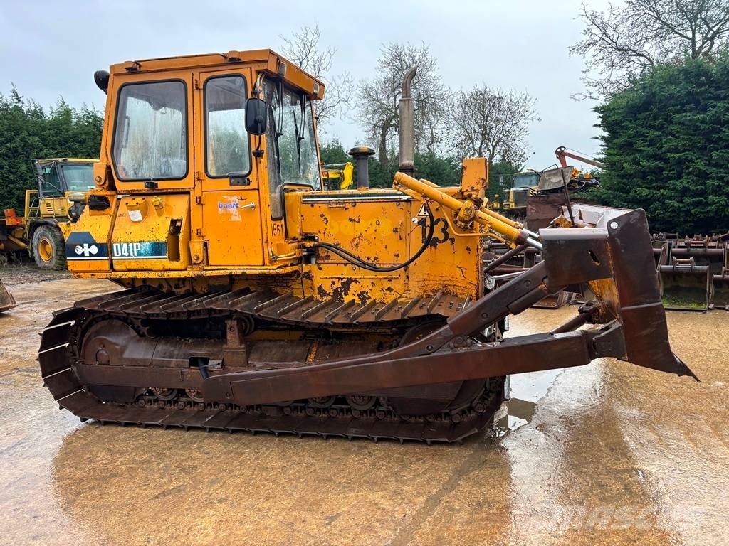 Komatsu D 41 P-3 Гусеничные бульдозеры